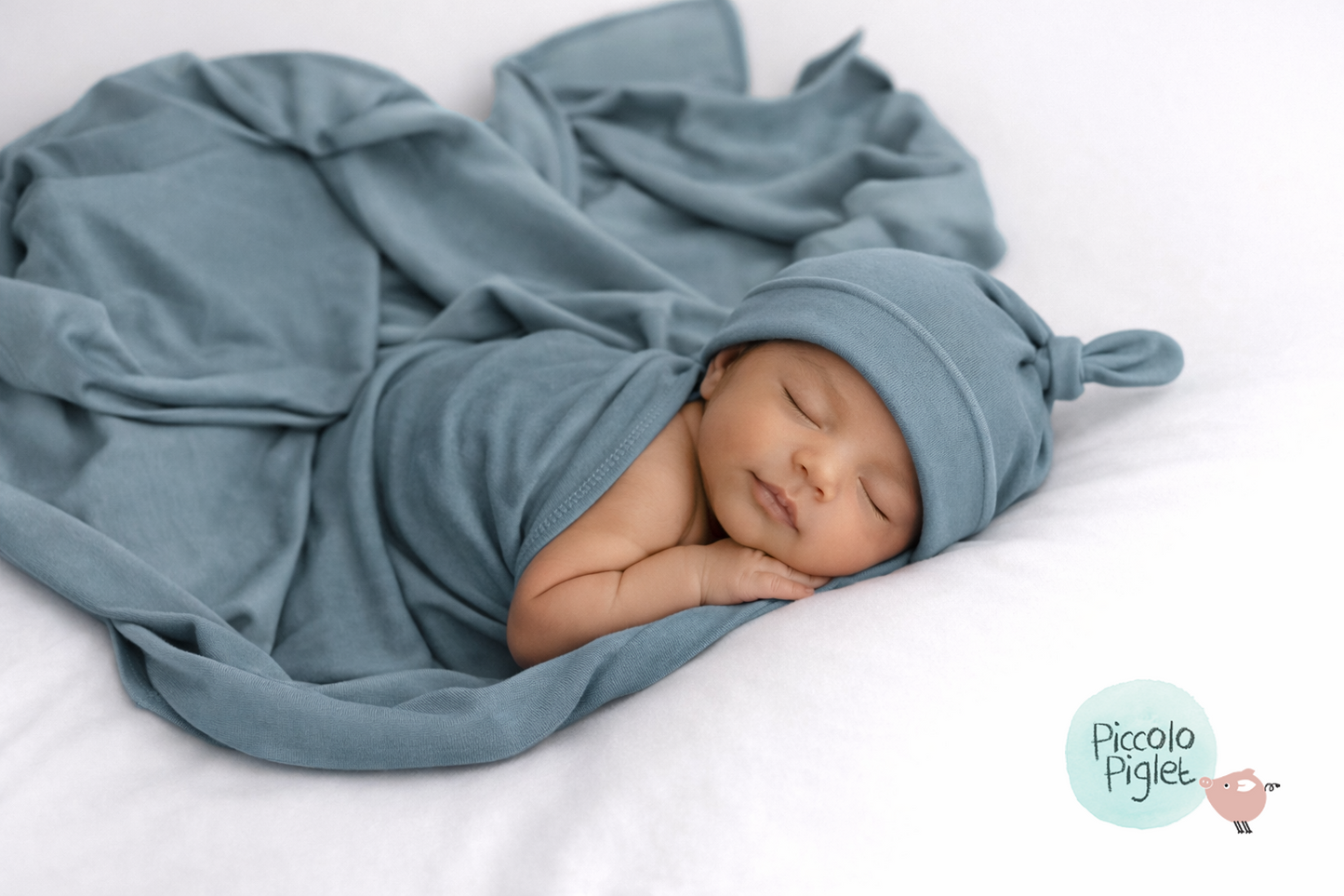 Baby Blanket with Knotted Cap (Teal Blue)